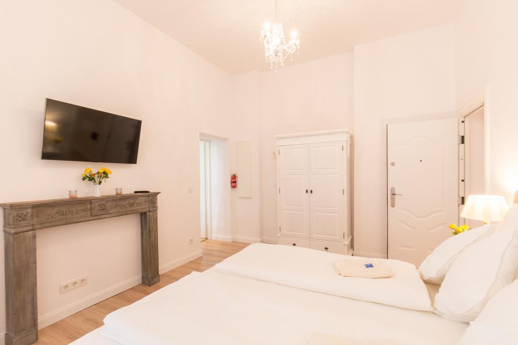 Fritz By Rockchair Apartments L Superhost Status L 3 Bedrooms Boxspringbeds 2 Bathrooms 2 Kitchen - Cozy Family & Business Flair Welcomes You! Berlin Eksteriør billede