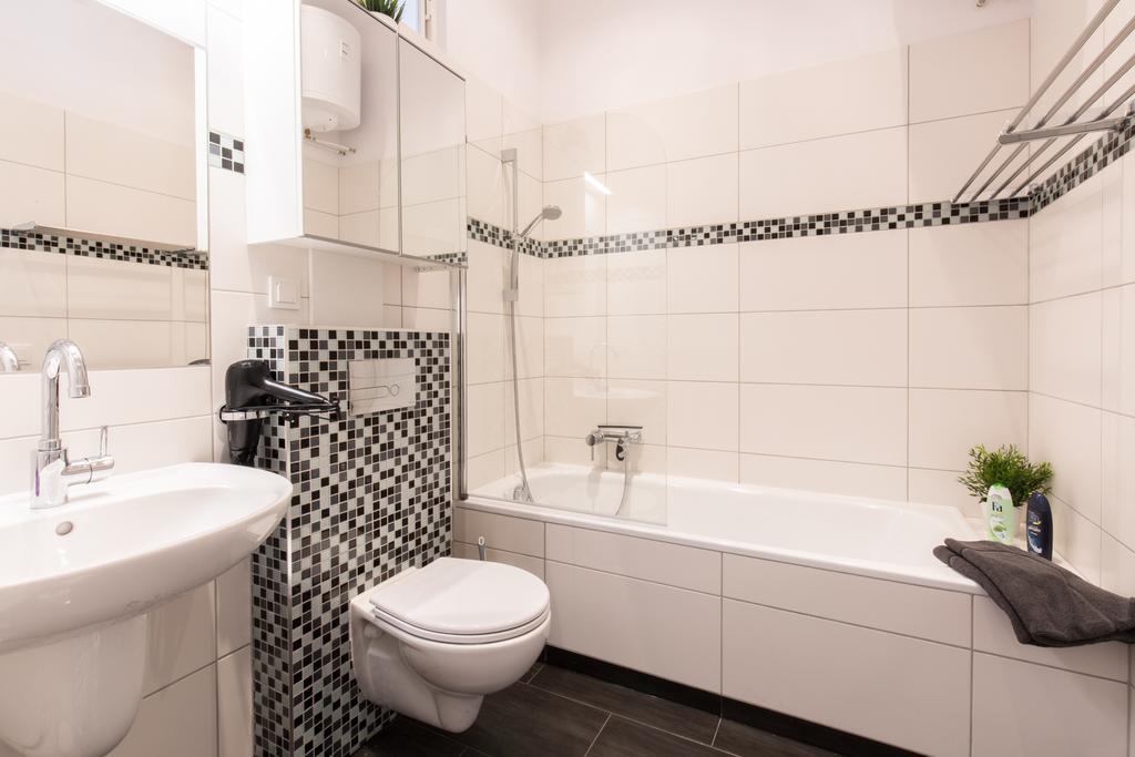 Fritz By Rockchair Apartments L Superhost Status L 3 Bedrooms Boxspringbeds 2 Bathrooms 2 Kitchen - Cozy Family & Business Flair Welcomes You! Berlin Eksteriør billede